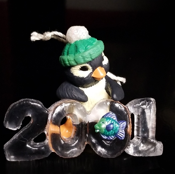 Hallmark Keepsake Ornament 2001 Cool Decade - Picture 2 of 2